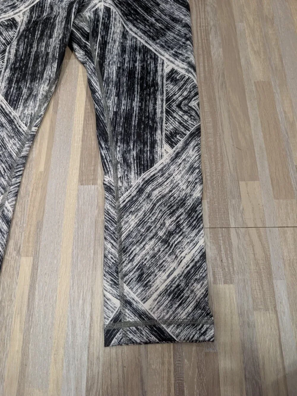 Lululemon Women's Wunder Under Crop II Black & White Athletic Leggings Size 6
